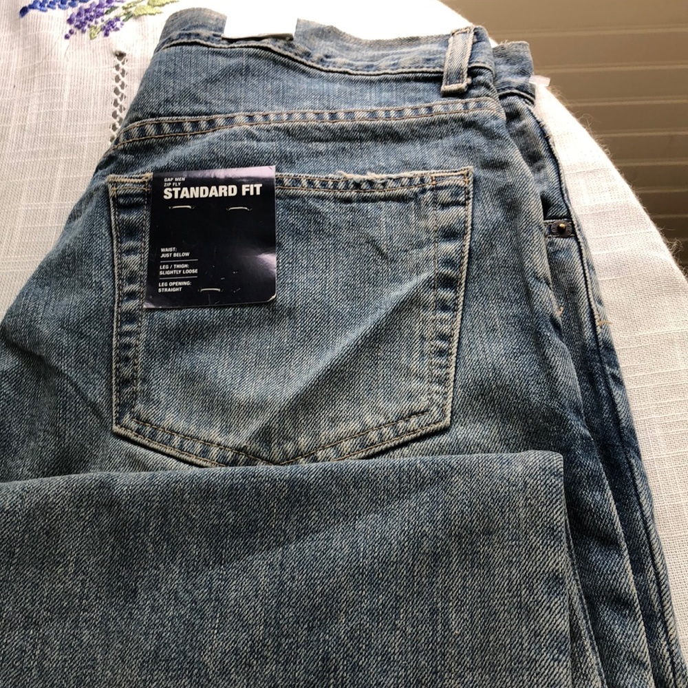 GAP new with tag men’s straight leg jeans 31x32
